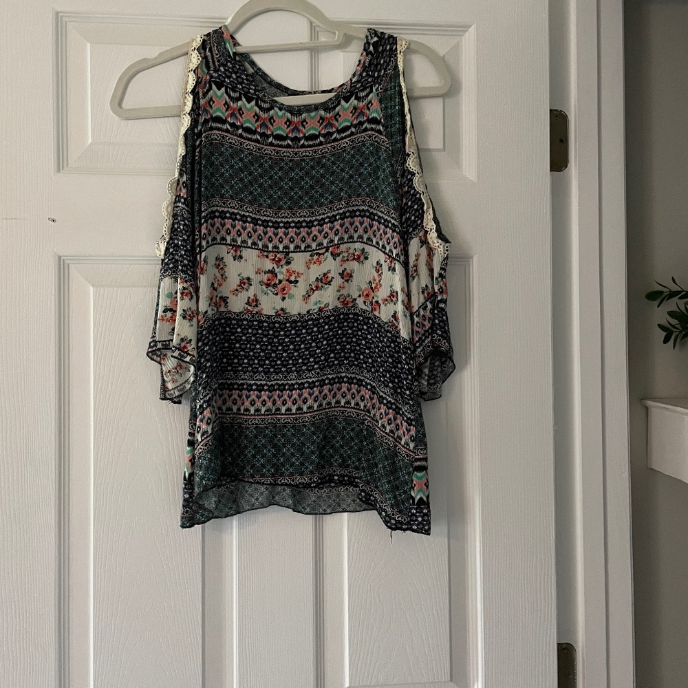 SJS Small patterned blouse with eyelet sleeves